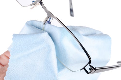 How to clean your eyeglasses