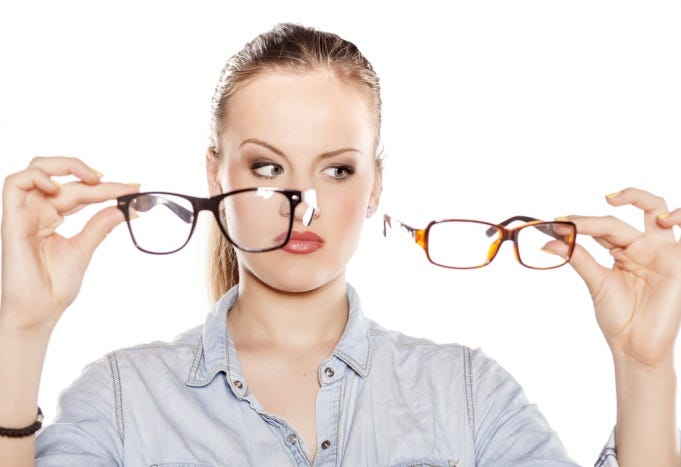 selecting right eyeglass