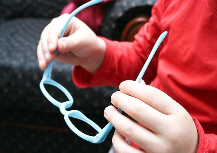 difficult for child to wearing eyeglasses